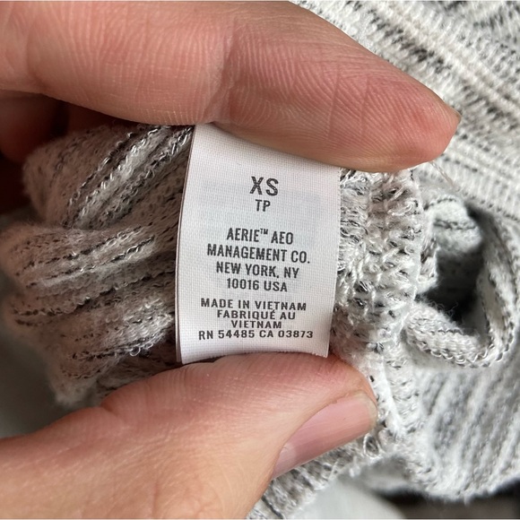 Aerie Heathered Light Gray Crewneck Sweatshirt - Picture 4 of 9